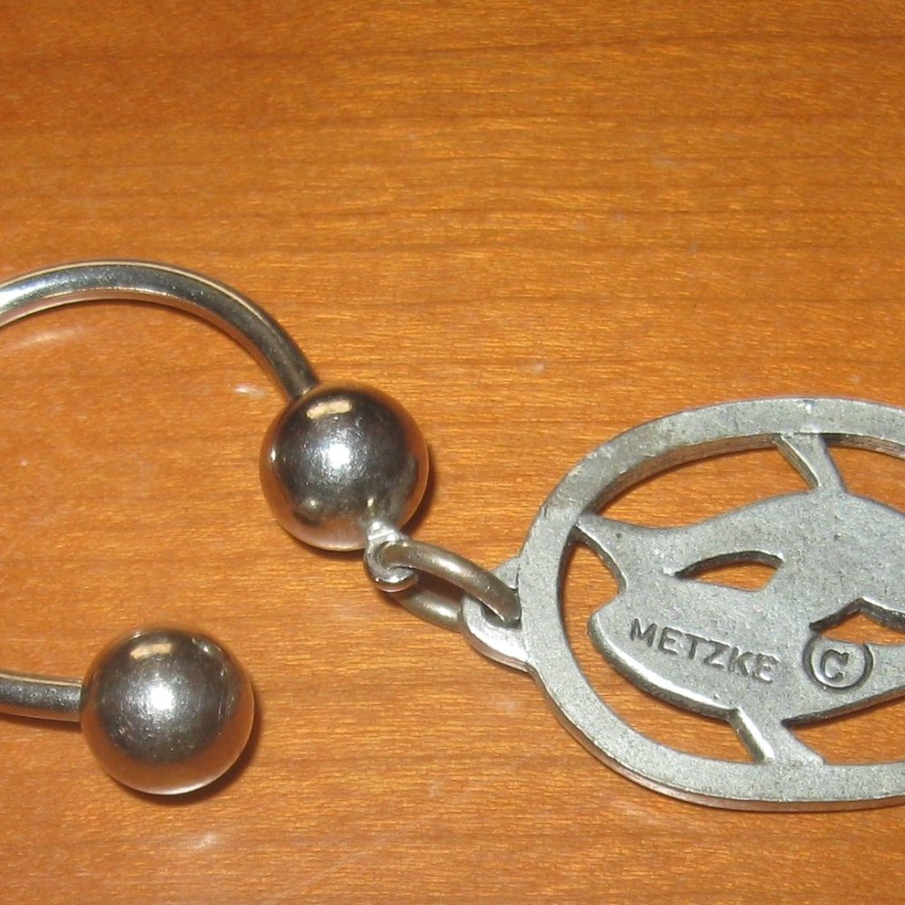 Double Fish Good Luck Symbol Metzke Metal Keyring Harmony and Good Fortune Charm - Picture 2 of 5